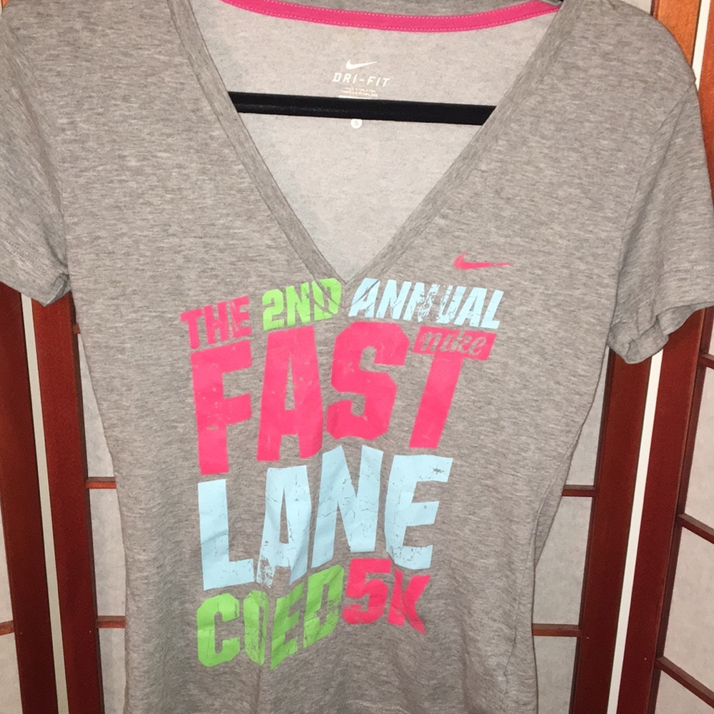 NIKE DRI-FIT V-NECK
